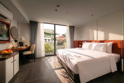 高级法式阳台房 — MAY DE VILLE Lumiere Hotel